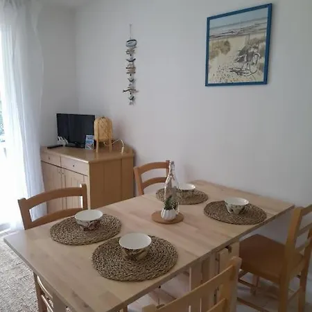 T2 Equipe Avec Piscine Sur Cote Oceane